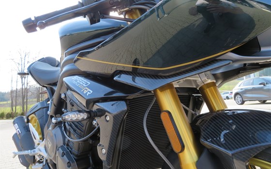 Umgebautes Motorrad Triumph Speed Triple 1200 RR von Zweiradparadies Denk GmbH & Co. KG - Bild 9 Umgebautes Motorrad Triumph Speed Triple 1200 RR von Zweiradparadies Denk GmbH & Co. KG - Bild 9
