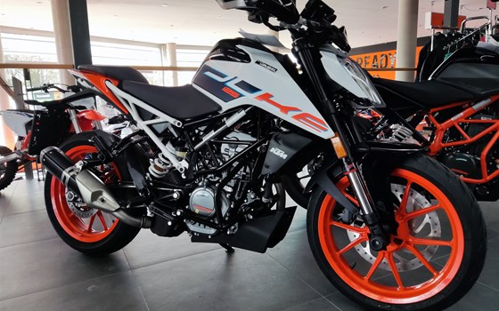 Umgebautes Motorrad KTM 125 Duke von Zweirad Waibel GmbH & Co. KG - Bild 1 Umgebautes Motorrad KTM 125 Duke von Zweirad Waibel GmbH & Co. KG - Bild 1