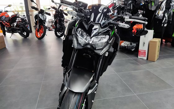 Umgebautes Motorrad Kawasaki Z900 von Zweirad Waibel GmbH & Co. KG - Bild 2 Umgebautes Motorrad Kawasaki Z900 von Zweirad Waibel GmbH & Co. KG - Bild 2