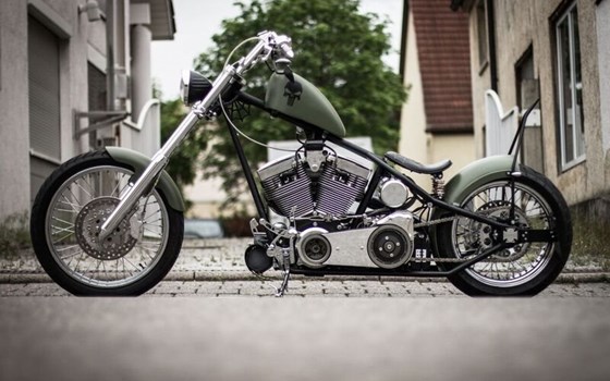 Umgebautes Motorrad Harley-Davidson Custom Bike von BLACK BIKE CRAFTRÄDER - Bild 1 Umgebautes Motorrad Harley-Davidson Custom Bike von BLACK BIKE CRAFTRÄDER - Bild 1