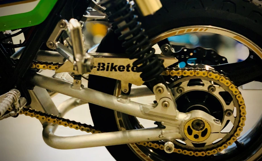 Umbgebautes Motorrad Kawasaki GPZ 1100 Bild 8: Umbgebautes Motorrad Kawasaki GPZ 1100