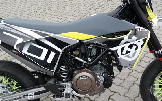 Umgebautes Motorrad Husqvarna 701 Supermoto von Fahrzeuge Haupt GmbH - Bild 10 Umgebautes Motorrad Husqvarna 701 Supermoto von Fahrzeuge Haupt GmbH - Bild 10