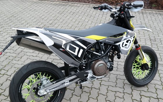 Umgebautes Motorrad Husqvarna 701 Supermoto von Fahrzeuge Haupt GmbH - Bild 3 Umgebautes Motorrad Husqvarna 701 Supermoto von Fahrzeuge Haupt GmbH - Bild 3