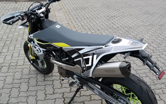 Umgebautes Motorrad Husqvarna 701 Supermoto von Fahrzeuge Haupt GmbH - Bild 4 Umgebautes Motorrad Husqvarna 701 Supermoto von Fahrzeuge Haupt GmbH - Bild 4