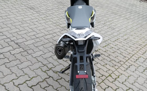 Umgebautes Motorrad Husqvarna 701 Supermoto von Fahrzeuge Haupt GmbH - Bild 6 Umgebautes Motorrad Husqvarna 701 Supermoto von Fahrzeuge Haupt GmbH - Bild 6