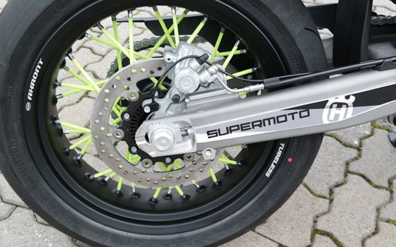 Umgebautes Motorrad Husqvarna 701 Supermoto von Fahrzeuge Haupt GmbH - Bild 7 Umgebautes Motorrad Husqvarna 701 Supermoto von Fahrzeuge Haupt GmbH - Bild 7