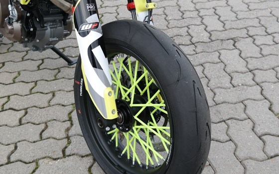 Umgebautes Motorrad Husqvarna 701 Supermoto von Fahrzeuge Haupt GmbH - Bild 8 Umgebautes Motorrad Husqvarna 701 Supermoto von Fahrzeuge Haupt GmbH - Bild 8