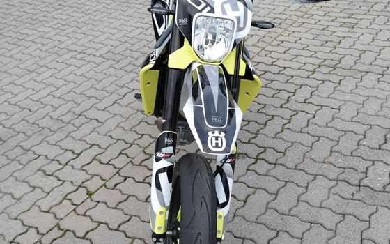 Umgebautes Motorrad Husqvarna 701 Supermoto von Fahrzeuge Haupt GmbH - Bild 9 Umgebautes Motorrad Husqvarna 701 Supermoto von Fahrzeuge Haupt GmbH - Bild 9