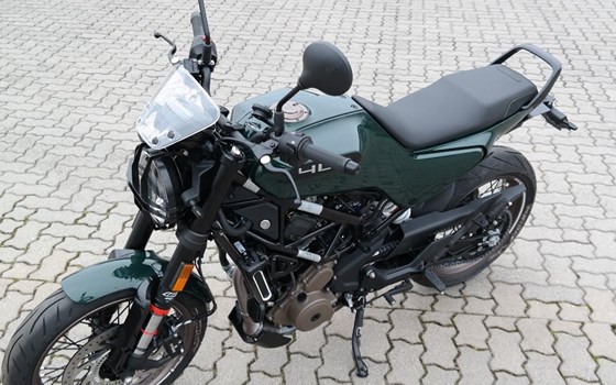 Umgebautes Motorrad Husqvarna Svartpilen 401 von Fahrzeuge Haupt GmbH - Bild 2 Umgebautes Motorrad Husqvarna Svartpilen 401 von Fahrzeuge Haupt GmbH - Bild 2