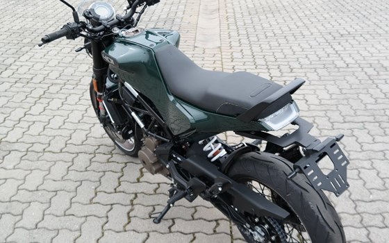 Umgebautes Motorrad Husqvarna Svartpilen 401 von Fahrzeuge Haupt GmbH - Bild 4 Umgebautes Motorrad Husqvarna Svartpilen 401 von Fahrzeuge Haupt GmbH - Bild 4