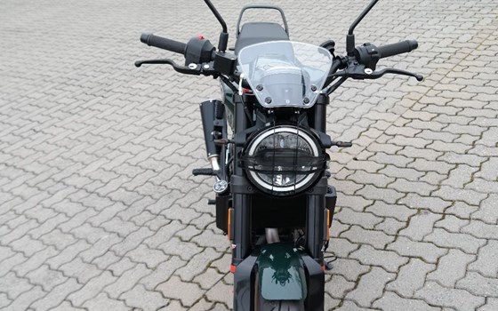 Umgebautes Motorrad Husqvarna Svartpilen 401 von Fahrzeuge Haupt GmbH - Bild 8 Umgebautes Motorrad Husqvarna Svartpilen 401 von Fahrzeuge Haupt GmbH - Bild 8