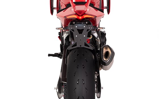 Umgebautes Motorrad Aprilia Tuono V4 1100 von Motorradzentrum FFB GmbH - Bild 7 Umgebautes Motorrad Aprilia Tuono V4 1100 von Motorradzentrum FFB GmbH - Bild 7
