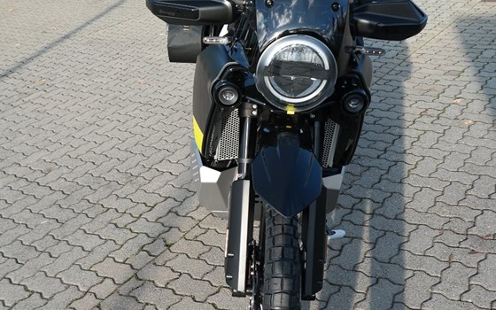 Umgebautes Motorrad Husqvarna Norden 901 von Fahrzeuge Haupt GmbH - Bild 12 Umgebautes Motorrad Husqvarna Norden 901 von Fahrzeuge Haupt GmbH - Bild 12