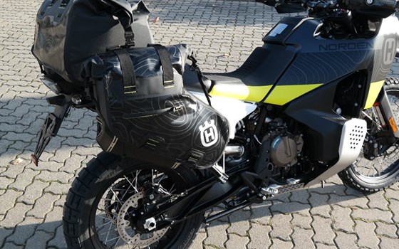 Umgebautes Motorrad Husqvarna Norden 901 von Fahrzeuge Haupt GmbH - Bild 3 Umgebautes Motorrad Husqvarna Norden 901 von Fahrzeuge Haupt GmbH - Bild 3