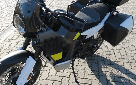 Umgebautes Motorrad Husqvarna Norden 901 von Fahrzeuge Haupt GmbH - Bild 4 Umgebautes Motorrad Husqvarna Norden 901 von Fahrzeuge Haupt GmbH - Bild 4