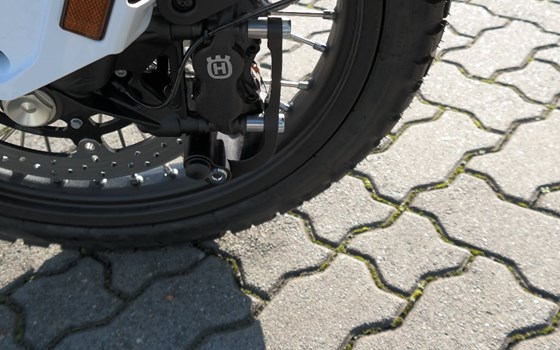 Umgebautes Motorrad Husqvarna Norden 901 von Fahrzeuge Haupt GmbH - Bild 5 Umgebautes Motorrad Husqvarna Norden 901 von Fahrzeuge Haupt GmbH - Bild 5