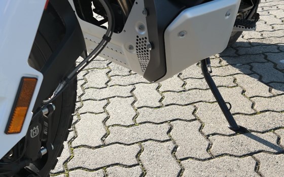 Umgebautes Motorrad Husqvarna Norden 901 von Fahrzeuge Haupt GmbH - Bild 6 Umgebautes Motorrad Husqvarna Norden 901 von Fahrzeuge Haupt GmbH - Bild 6