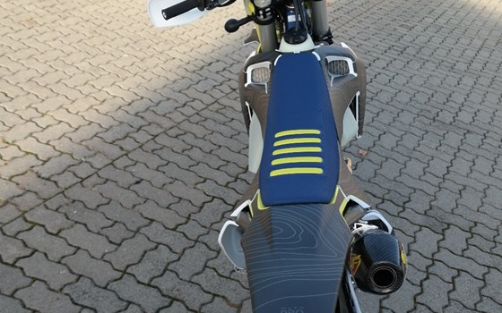 Umgebautes Motorrad Husqvarna FE 350 von Fahrzeuge Haupt GmbH - Bild 9 Umgebautes Motorrad Husqvarna FE 350 von Fahrzeuge Haupt GmbH - Bild 9