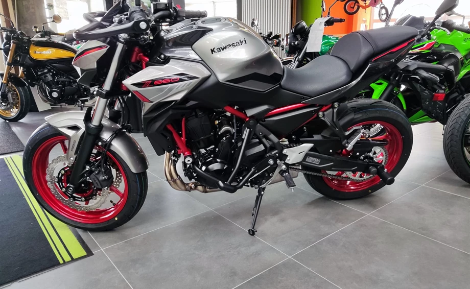 Umbgebautes Motorrad Kawasaki Z650 Bild 1: Umbgebautes Motorrad Kawasaki Z650