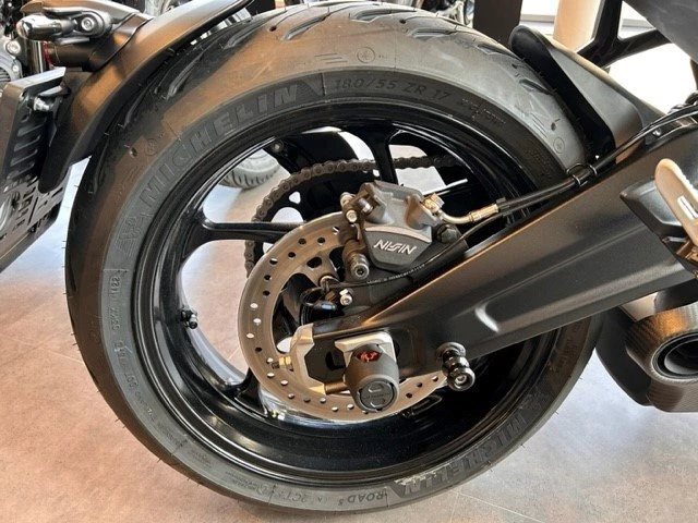 Umbgebautes Motorrad Triumph Trident 660 Bild 6: Umbgebautes Motorrad Triumph Trident 660
