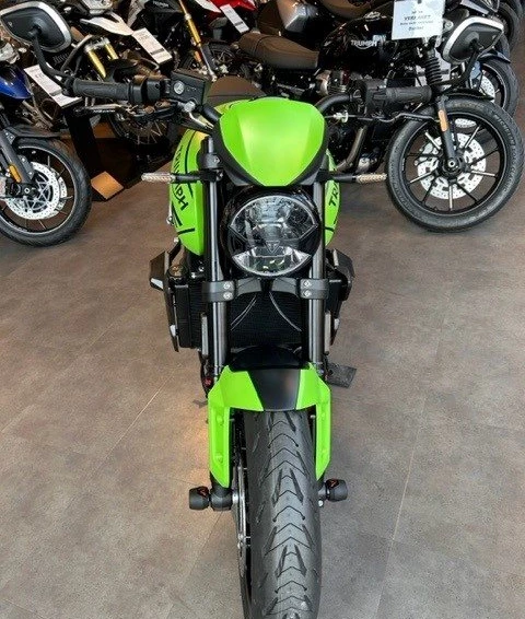 Umbgebautes Motorrad Triumph Trident 660 Bild 2: Umbgebautes Motorrad Triumph Trident 660