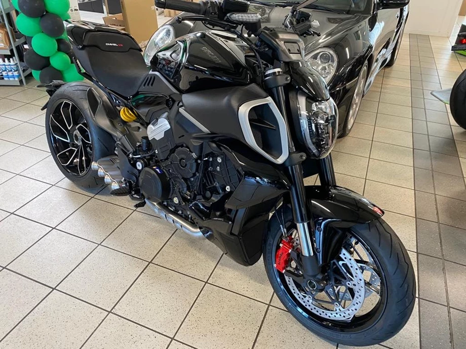 Umbgebautes Motorrad Ducati Diavel V4 Bild 12: Umbgebautes Motorrad Ducati Diavel V4