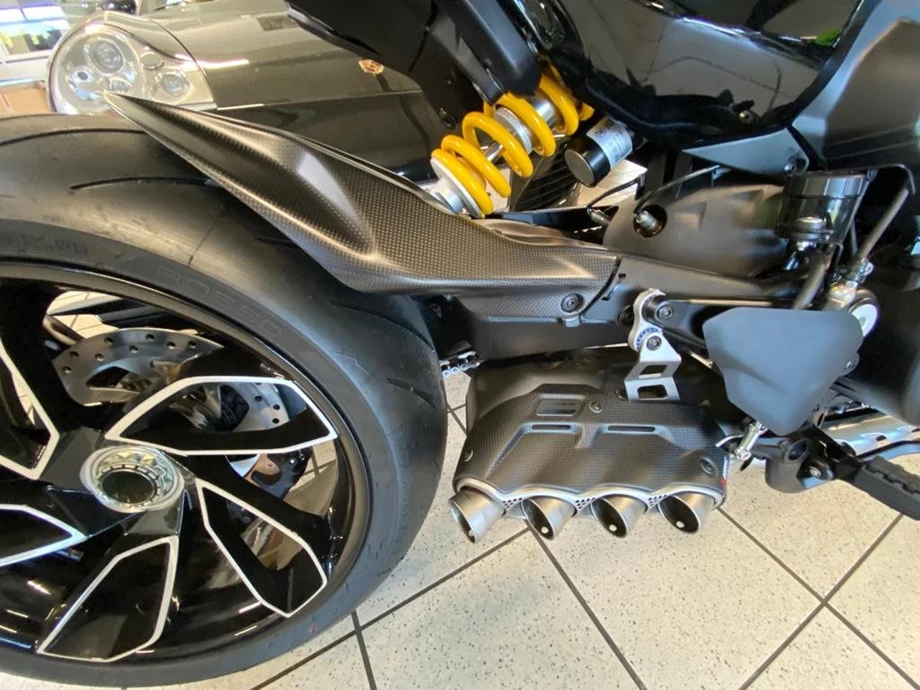 Umbgebautes Motorrad Ducati Diavel V4 Bild 3: Umbgebautes Motorrad Ducati Diavel V4