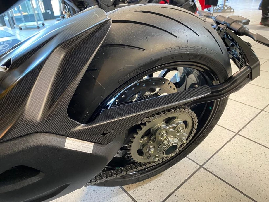 Umbgebautes Motorrad Ducati Diavel V4 Bild 8: Umbgebautes Motorrad Ducati Diavel V4