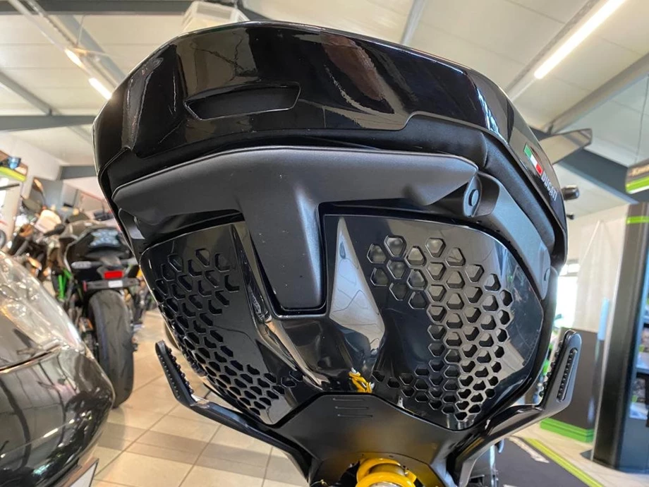 Umbgebautes Motorrad Ducati Diavel V4 Bild 10: Umbgebautes Motorrad Ducati Diavel V4