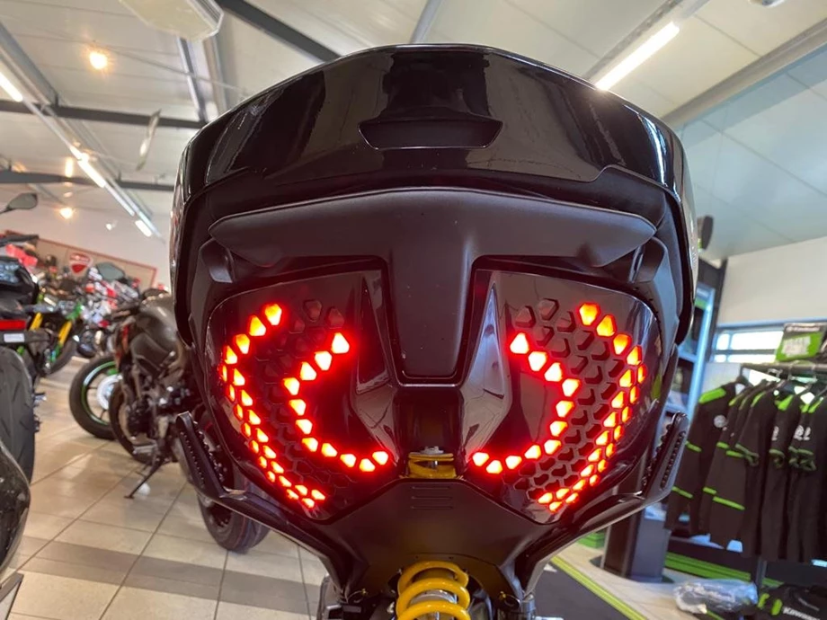 Umbgebautes Motorrad Ducati Diavel V4 Bild 4: Umbgebautes Motorrad Ducati Diavel V4