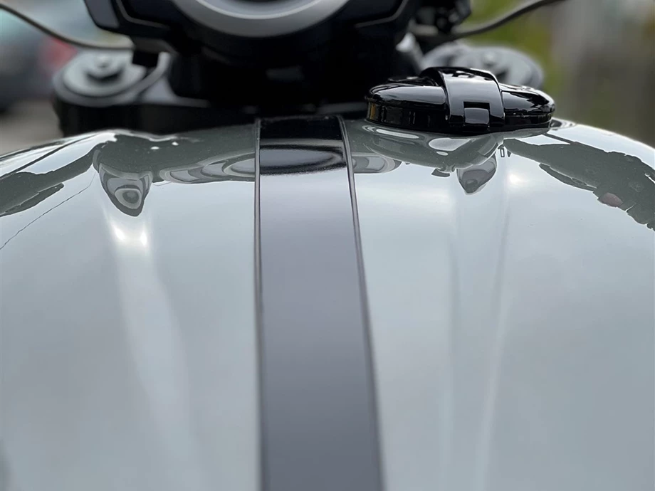 Umbgebautes Motorrad Triumph Rocket 3 R Bild 13: Umbgebautes Motorrad Triumph Rocket 3 R