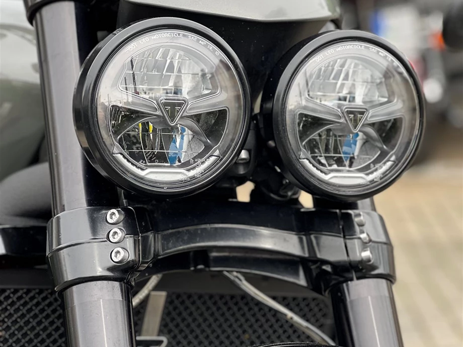 Umbgebautes Motorrad Triumph Rocket 3 R Bild 9: Umbgebautes Motorrad Triumph Rocket 3 R