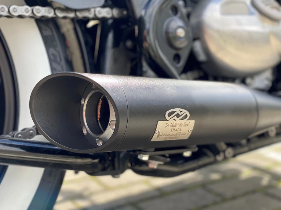 Umbgebautes Motorrad Triumph Bonneville Bobber Bild 10: Umbgebautes Motorrad Triumph Bonneville Bobber