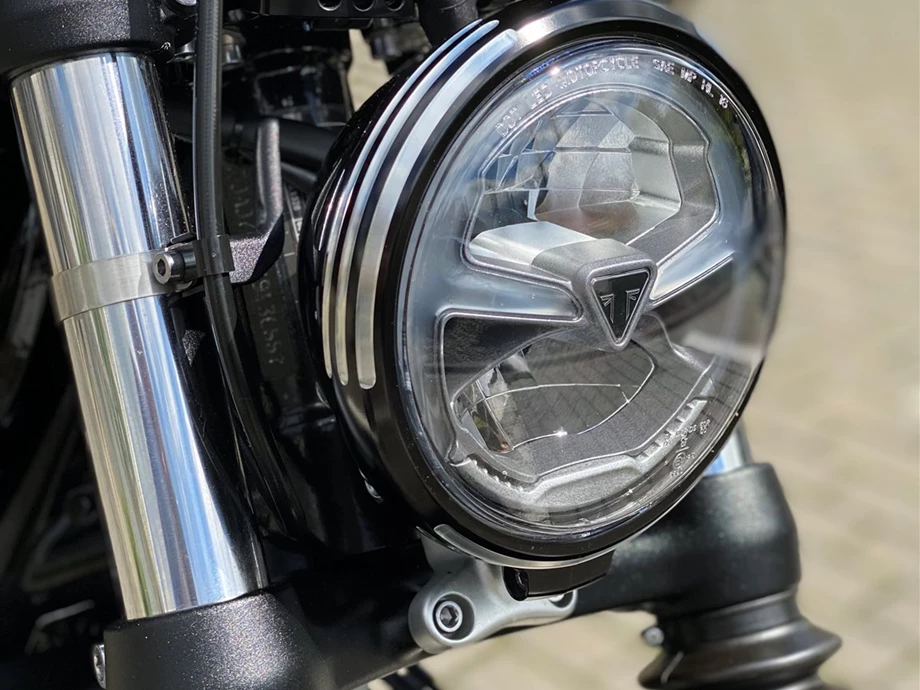 Umbgebautes Motorrad Triumph Bonneville Bobber Bild 13: Umbgebautes Motorrad Triumph Bonneville Bobber