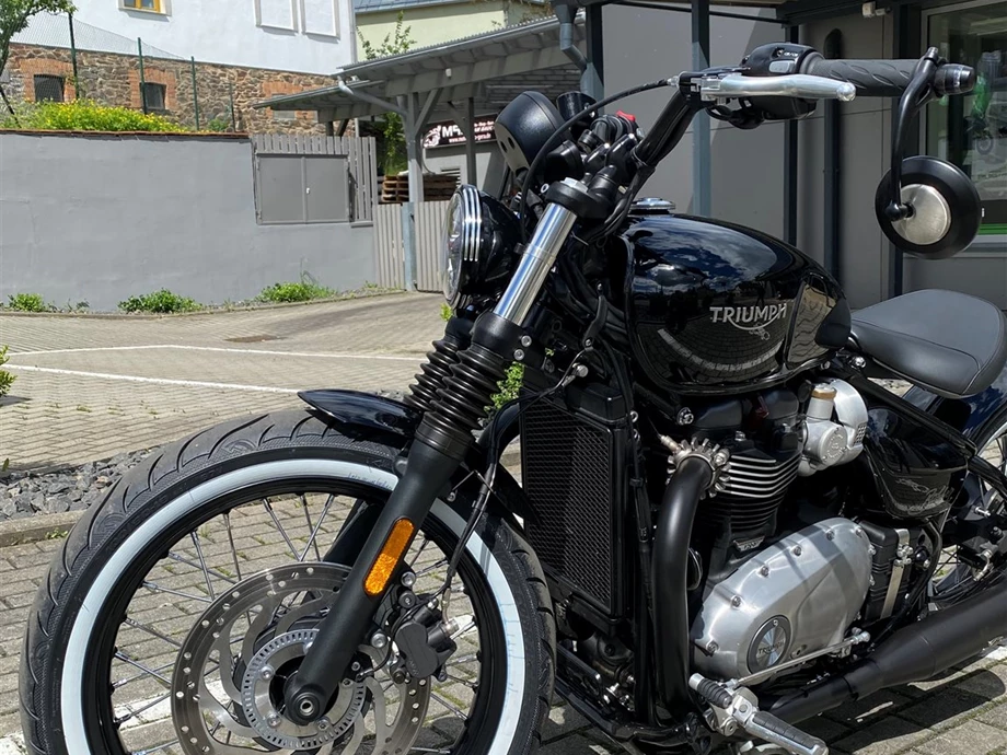Umbgebautes Motorrad Triumph Bonneville Bobber Bild 3: Umbgebautes Motorrad Triumph Bonneville Bobber