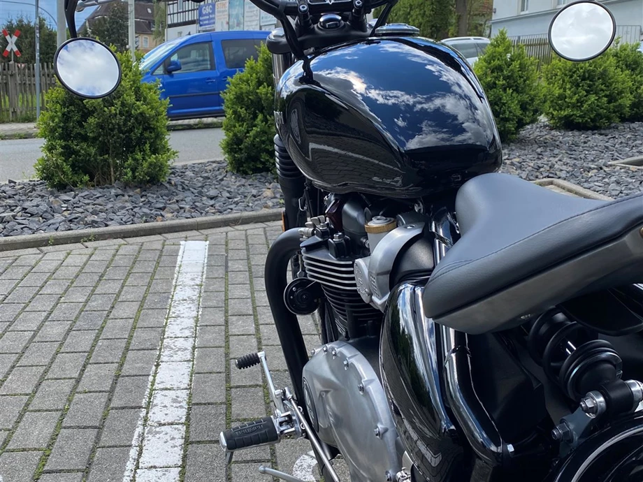Umbgebautes Motorrad Triumph Bonneville Bobber Bild 5: Umbgebautes Motorrad Triumph Bonneville Bobber