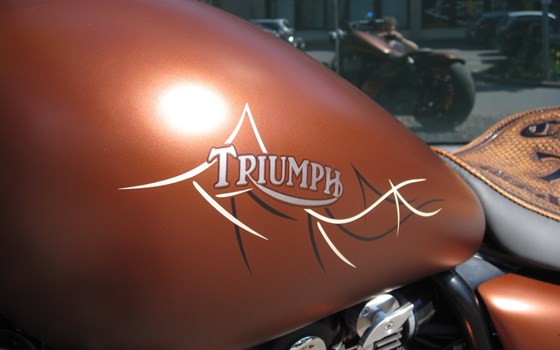 Umgebautes Motorrad Triumph Thunderbird Storm von Motorrad-Shop Kuhnert - Bild 15 Umgebautes Motorrad Triumph Thunderbird Storm von Motorrad-Shop Kuhnert - Bild 15