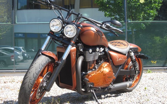 Umgebautes Motorrad Triumph Thunderbird Storm von Motorrad-Shop Kuhnert - Bild 2 Umgebautes Motorrad Triumph Thunderbird Storm von Motorrad-Shop Kuhnert - Bild 2