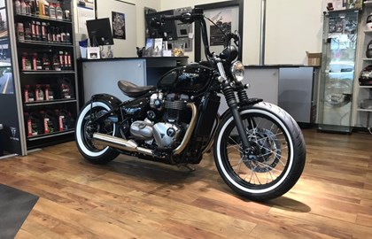 Triumph Bonneville Bobber Custom Bike Triumph Bonneville Bobber Custom Bike
