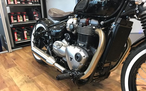Umgebautes Motorrad Triumph Bonneville Bobber von Motorrad-Shop Kuhnert - Bild 8 Umgebautes Motorrad Triumph Bonneville Bobber von Motorrad-Shop Kuhnert - Bild 8