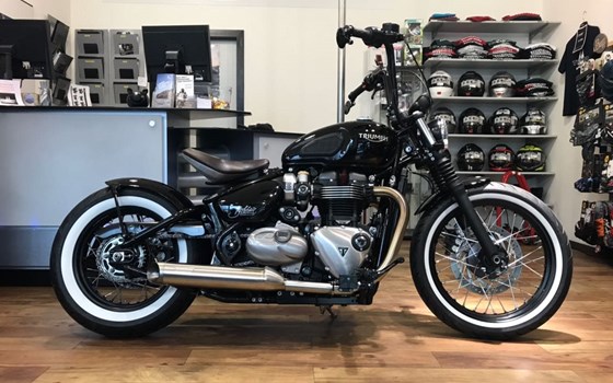 Umgebautes Motorrad Triumph Bonneville Bobber von Motorrad-Shop Kuhnert - Bild 9 Umgebautes Motorrad Triumph Bonneville Bobber von Motorrad-Shop Kuhnert - Bild 9