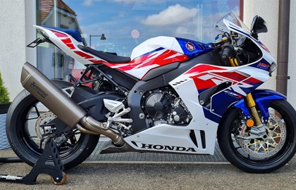 Honda CBR1000RR-R Fireblade SP 30th Anniversary Custom Bike Honda CBR1000RR-R Fireblade SP 30th Anniversary Custom Bike