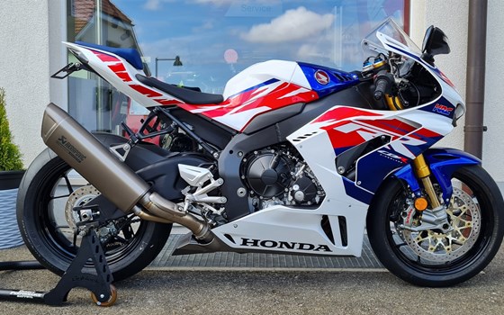 Umgebautes Motorrad Honda CBR1000RR-R Fireblade SP 30th Anniversary von Direct Performance - Bild 1 Umgebautes Motorrad Honda CBR1000RR-R Fireblade SP 30th Anniversary von Direct Performance - Bild 1