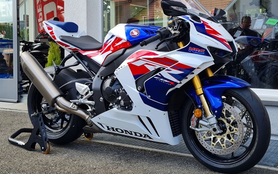 Umgebautes Motorrad Honda CBR1000RR-R Fireblade SP 30th Anniversary von Direct Performance - Bild 11 Umgebautes Motorrad Honda CBR1000RR-R Fireblade SP 30th Anniversary von Direct Performance - Bild 11