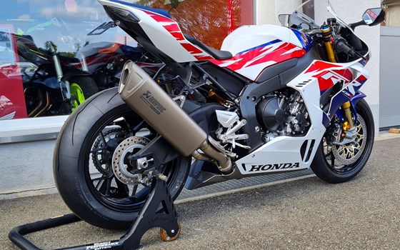 Umgebautes Motorrad Honda CBR1000RR-R Fireblade SP 30th Anniversary von Direct Performance - Bild 12 Umgebautes Motorrad Honda CBR1000RR-R Fireblade SP 30th Anniversary von Direct Performance - Bild 12