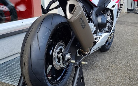 Umgebautes Motorrad Honda CBR1000RR-R Fireblade SP 30th Anniversary von Direct Performance - Bild 5 Umgebautes Motorrad Honda CBR1000RR-R Fireblade SP 30th Anniversary von Direct Performance - Bild 5