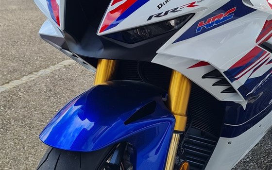Umgebautes Motorrad Honda CBR1000RR-R Fireblade SP 30th Anniversary von Direct Performance - Bild 9 Umgebautes Motorrad Honda CBR1000RR-R Fireblade SP 30th Anniversary von Direct Performance - Bild 9