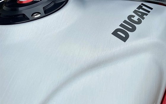 Umgebautes Motorrad Ducati Panigale V4 R von Claus Carstens Zweiradhandel - Bild 6 Umgebautes Motorrad Ducati Panigale V4 R von Claus Carstens Zweiradhandel - Bild 6