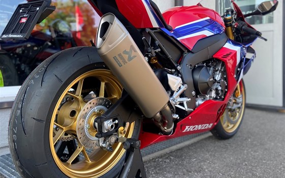 Umgebautes Motorrad Honda CBR1000RR-R Fireblade SP von Direct Performance - Bild 12