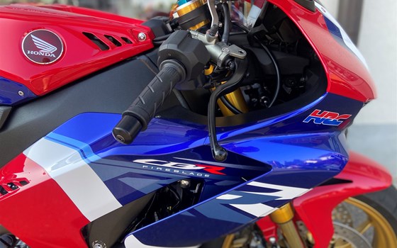 Umgebautes Motorrad Honda CBR1000RR-R Fireblade SP von Direct Performance - Bild 3